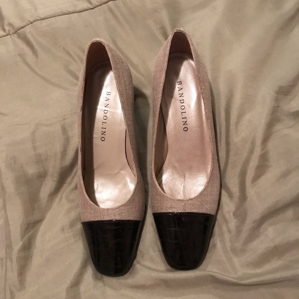 Bandolino Two Tone Tan & Black Pump Shoe